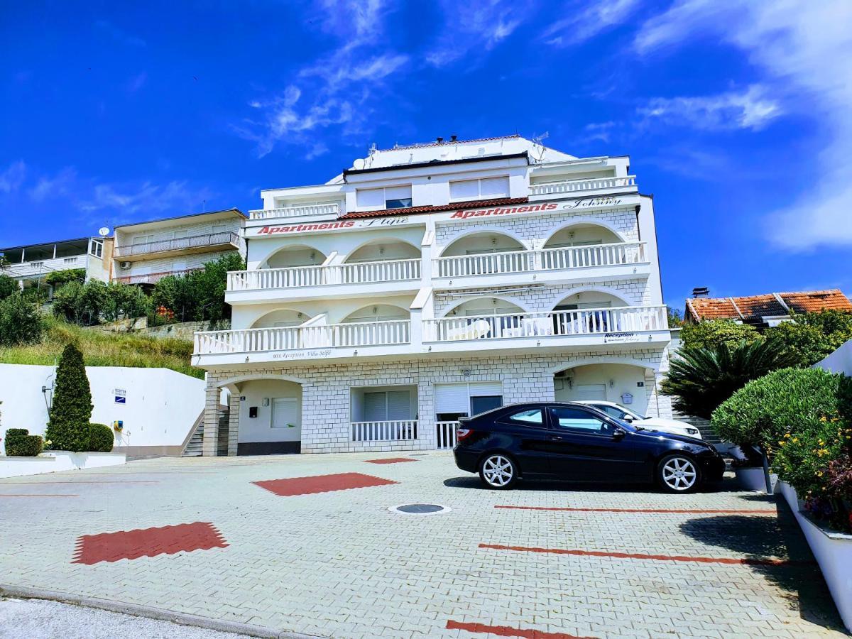 Apartments Johnny Podstrana Exterior photo
